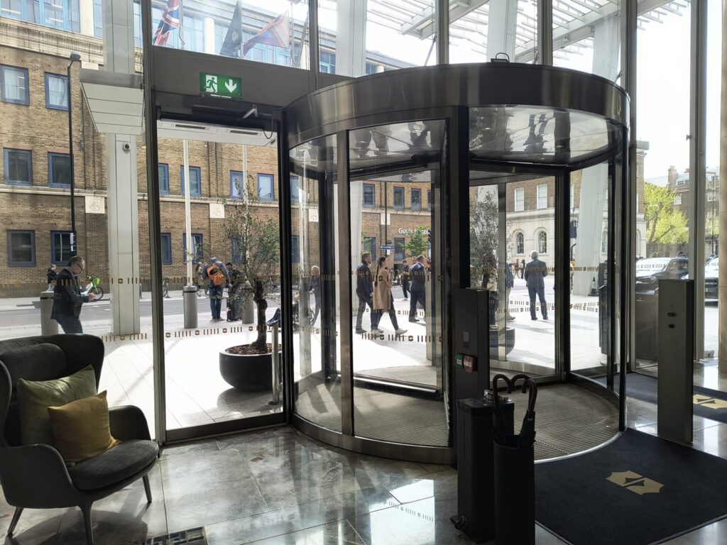 revolving door 